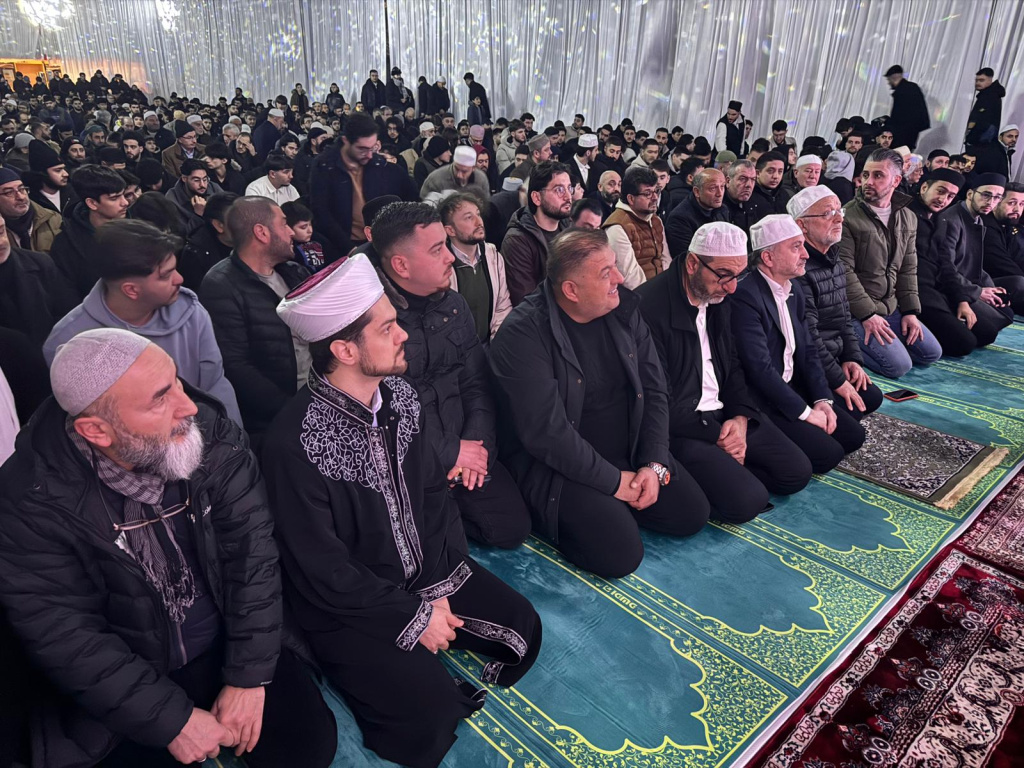 BİF Gençlik Teşkilatı’ndan 1500 Kişilik Cemaatle Sabah Namazı Buluşması